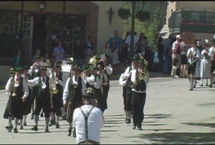 Thumbnail image for Leavenworth Mayfest 2012 Maypole Dancers